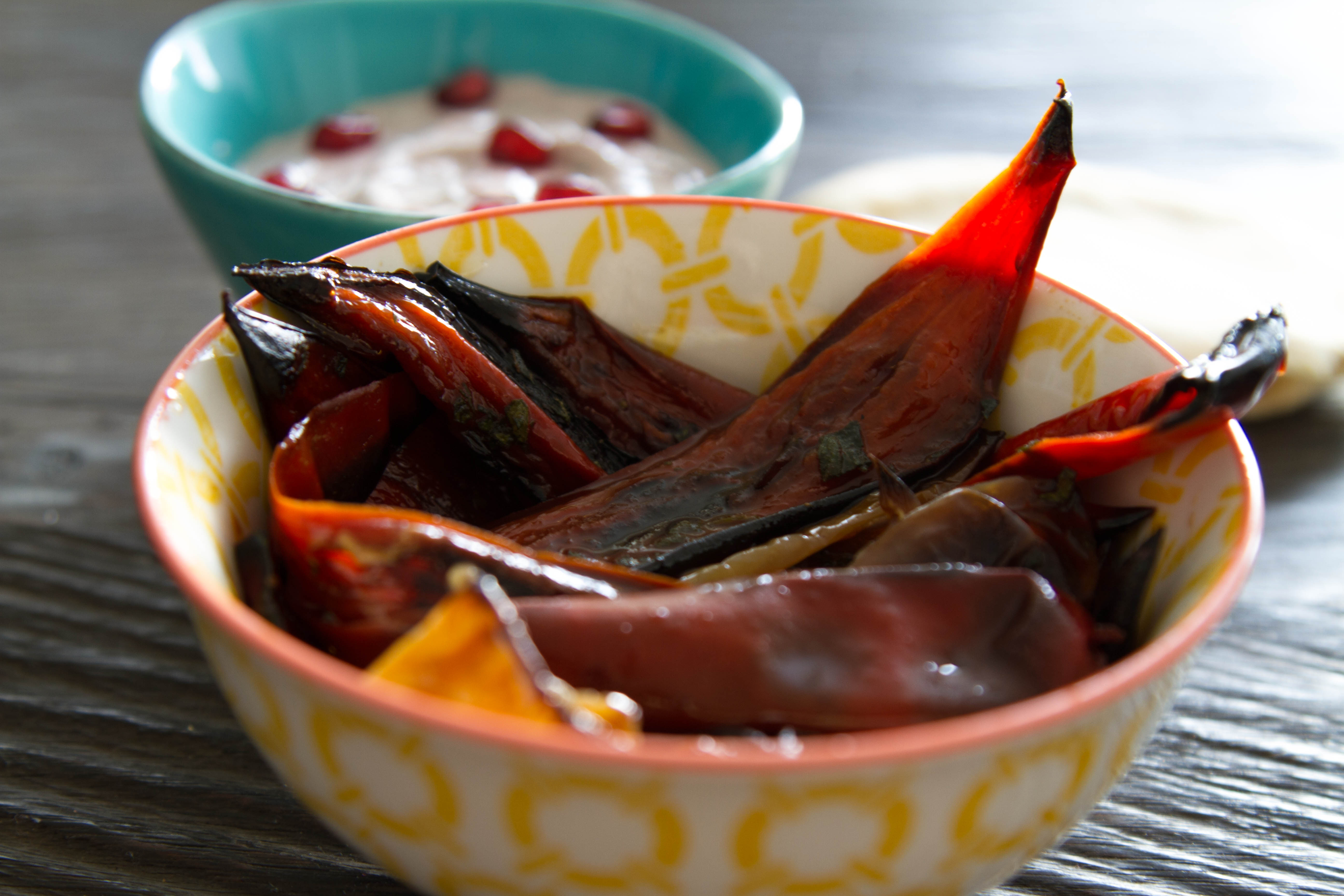 Geräuchterte Peperoni mit Tahina Dip