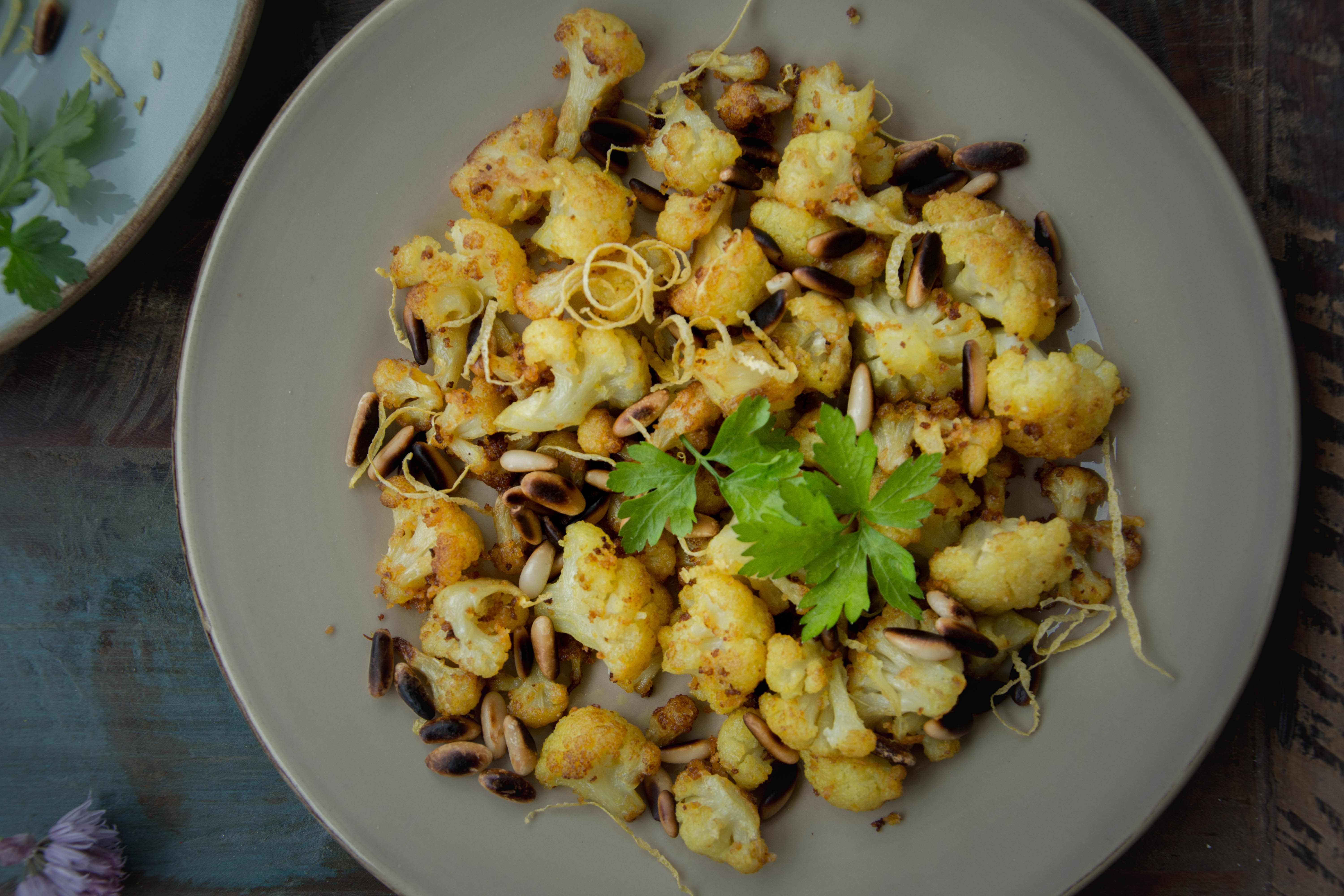 Blumenkohlsalat mit PInienkernen und Tahina