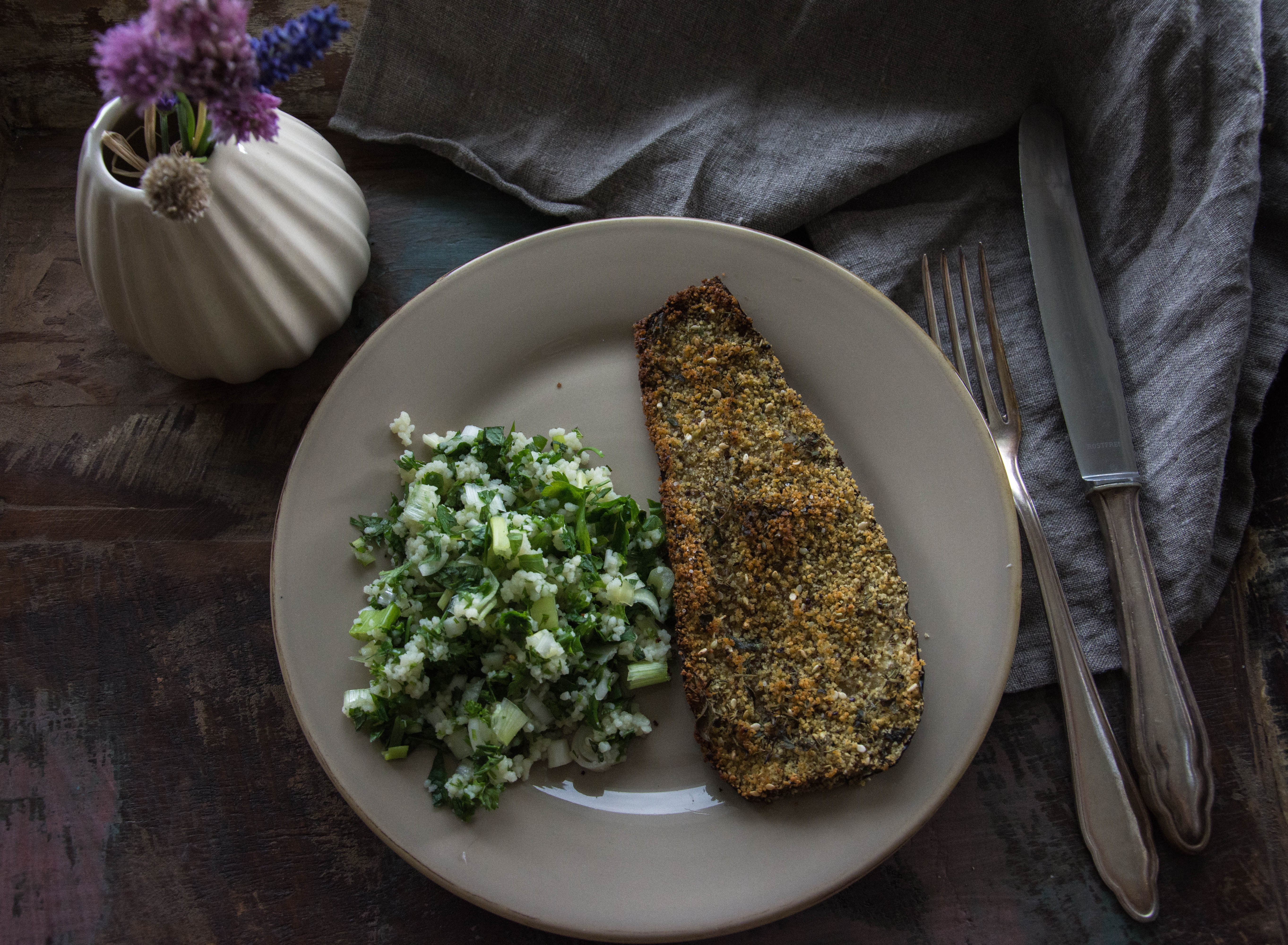 Aubergine in Kräuterkruste