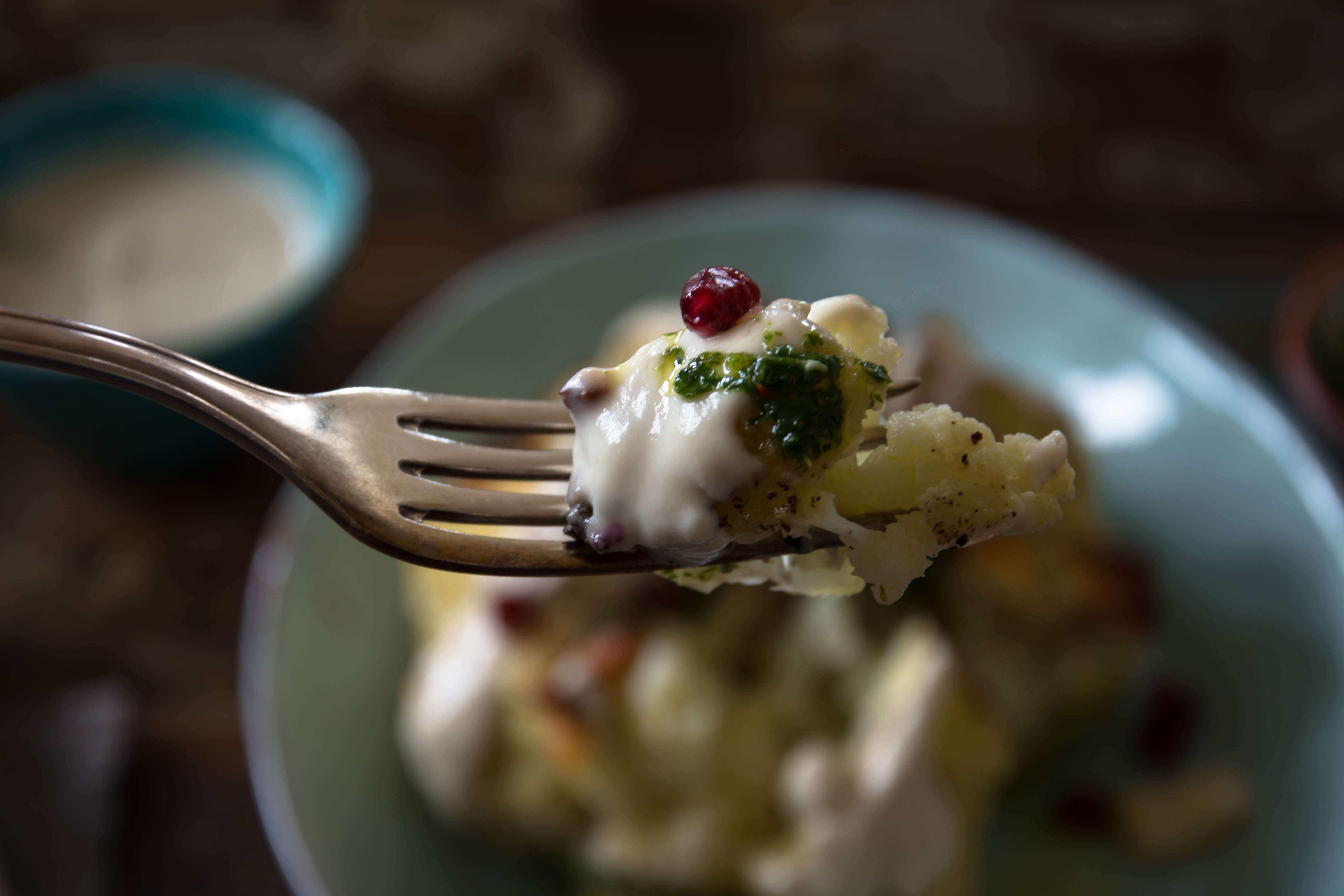 Gebackener Blumenkohl mit Halloumi, Tahina und S'chug