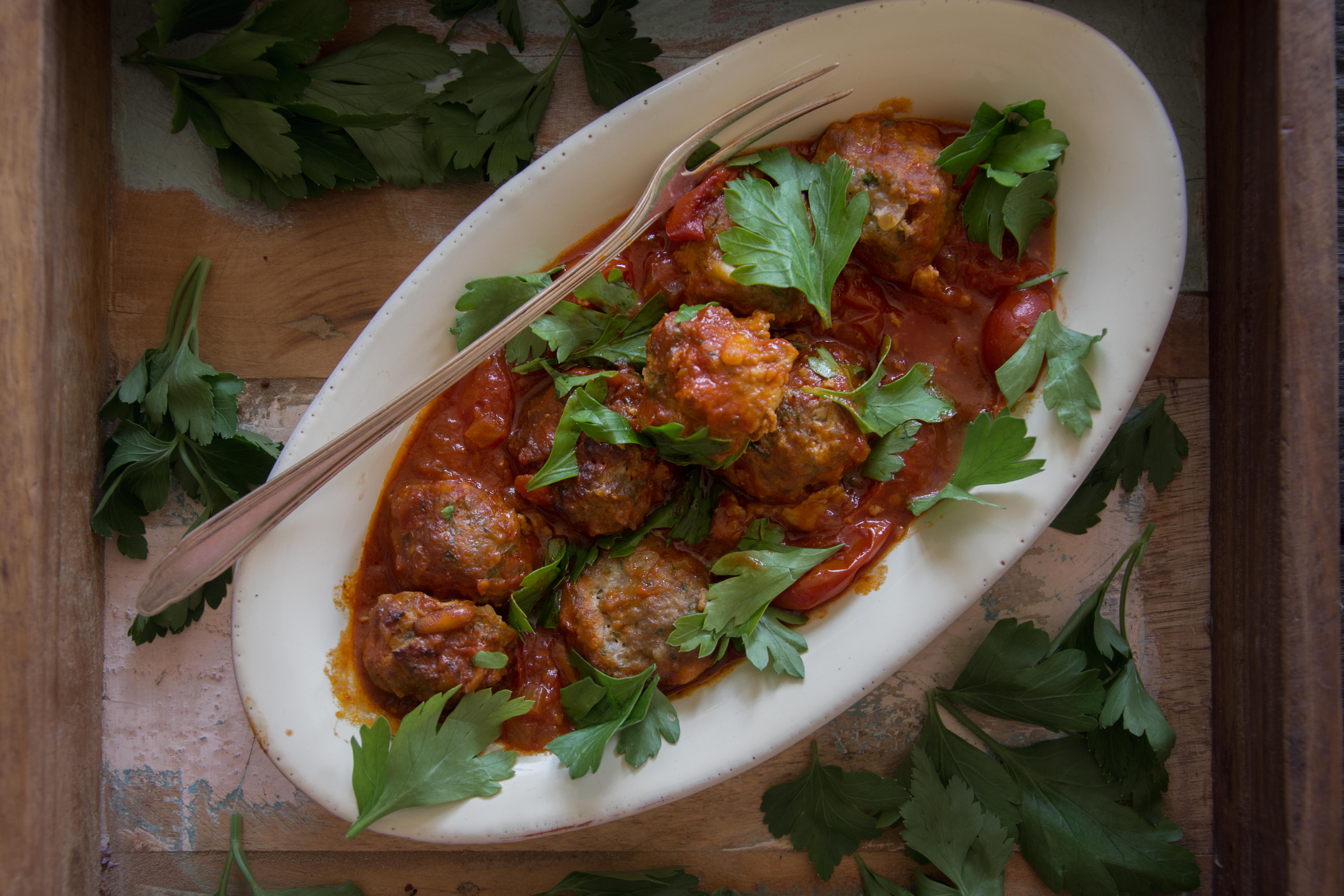 Video: Orientalische Hackfleischbällchen in Tomatensauce - Limon Rimon