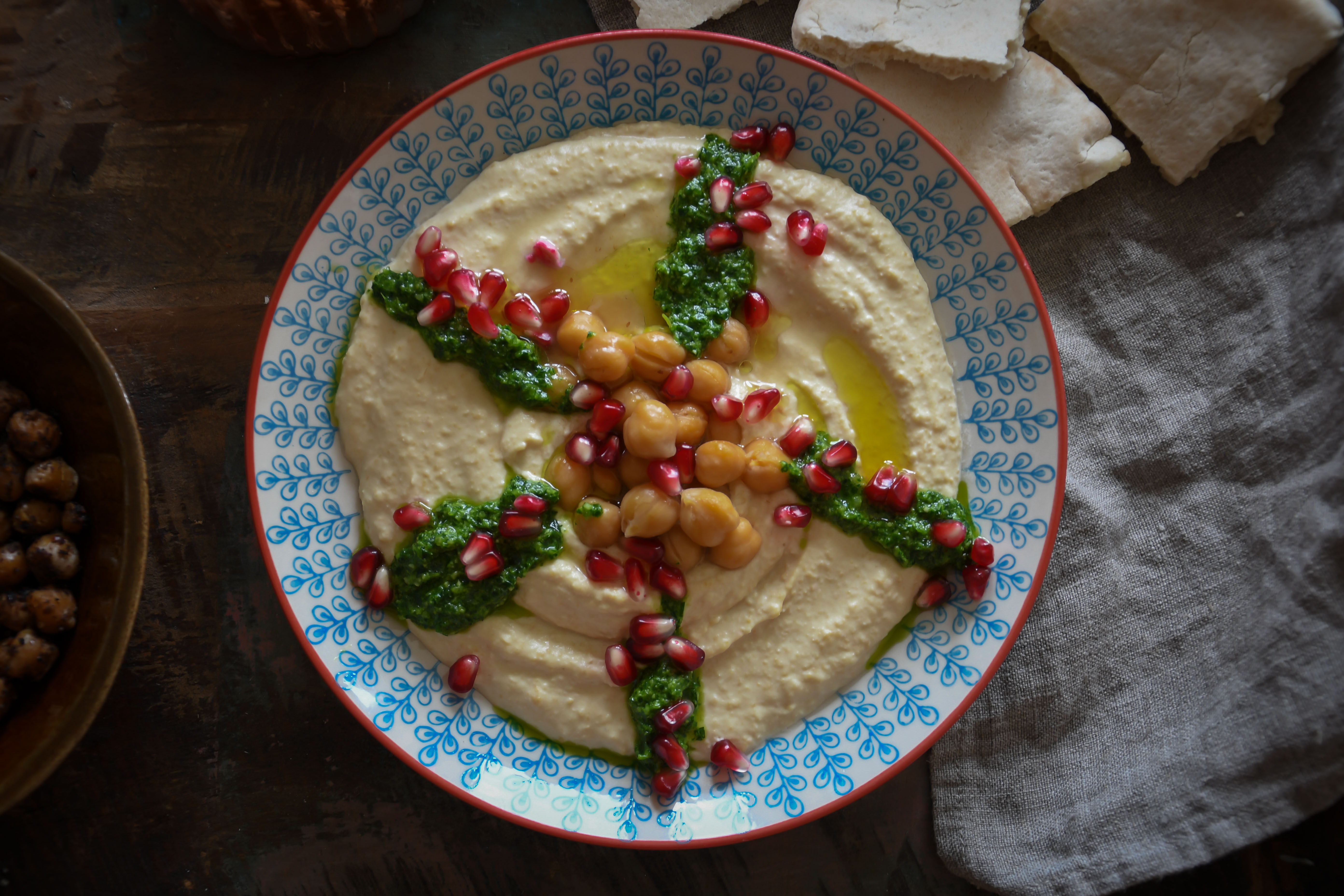 Hummus mit Jogurt und eingelegten Zitronen