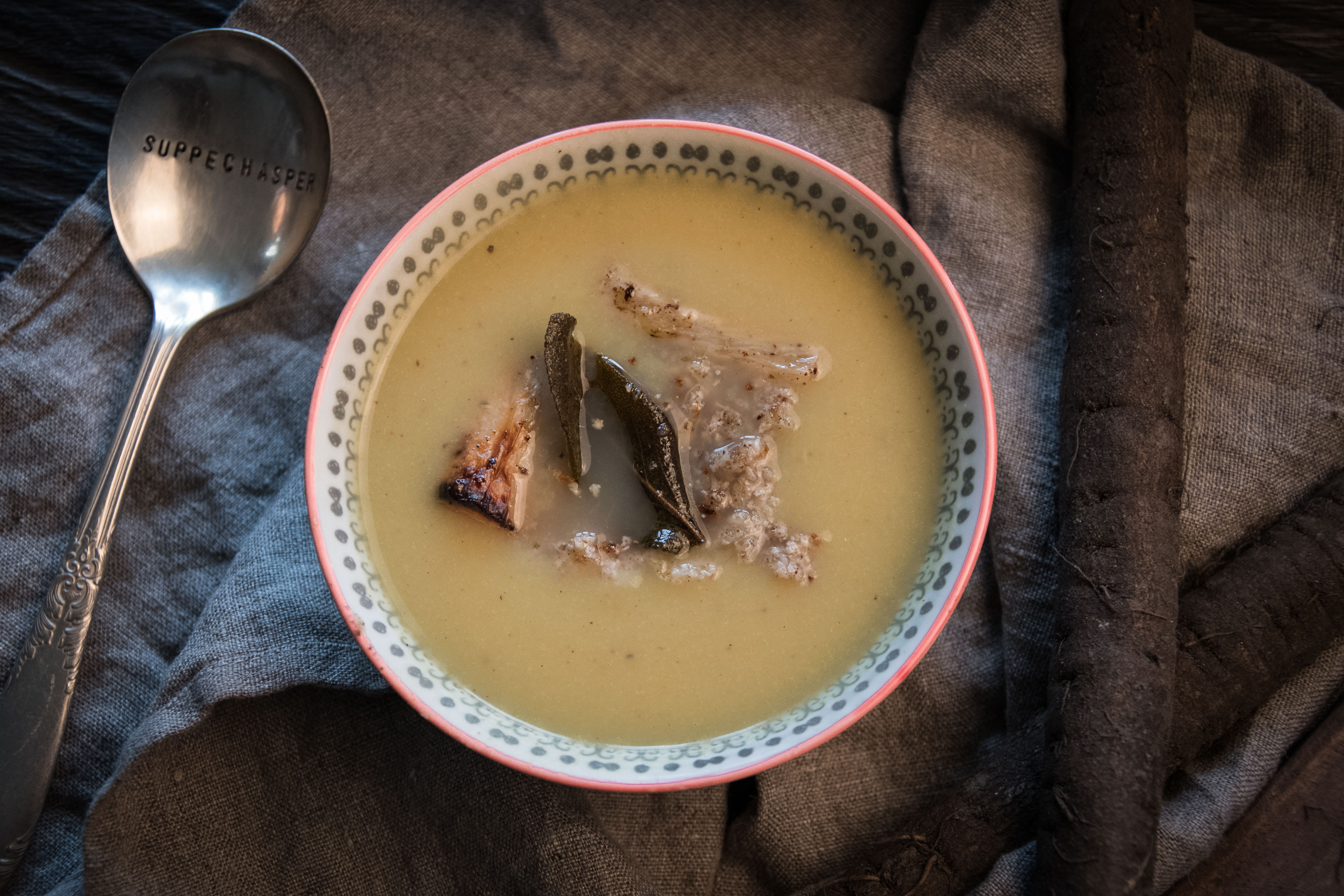 Cremige Blumenkohl Schwarzwurzelsuppe