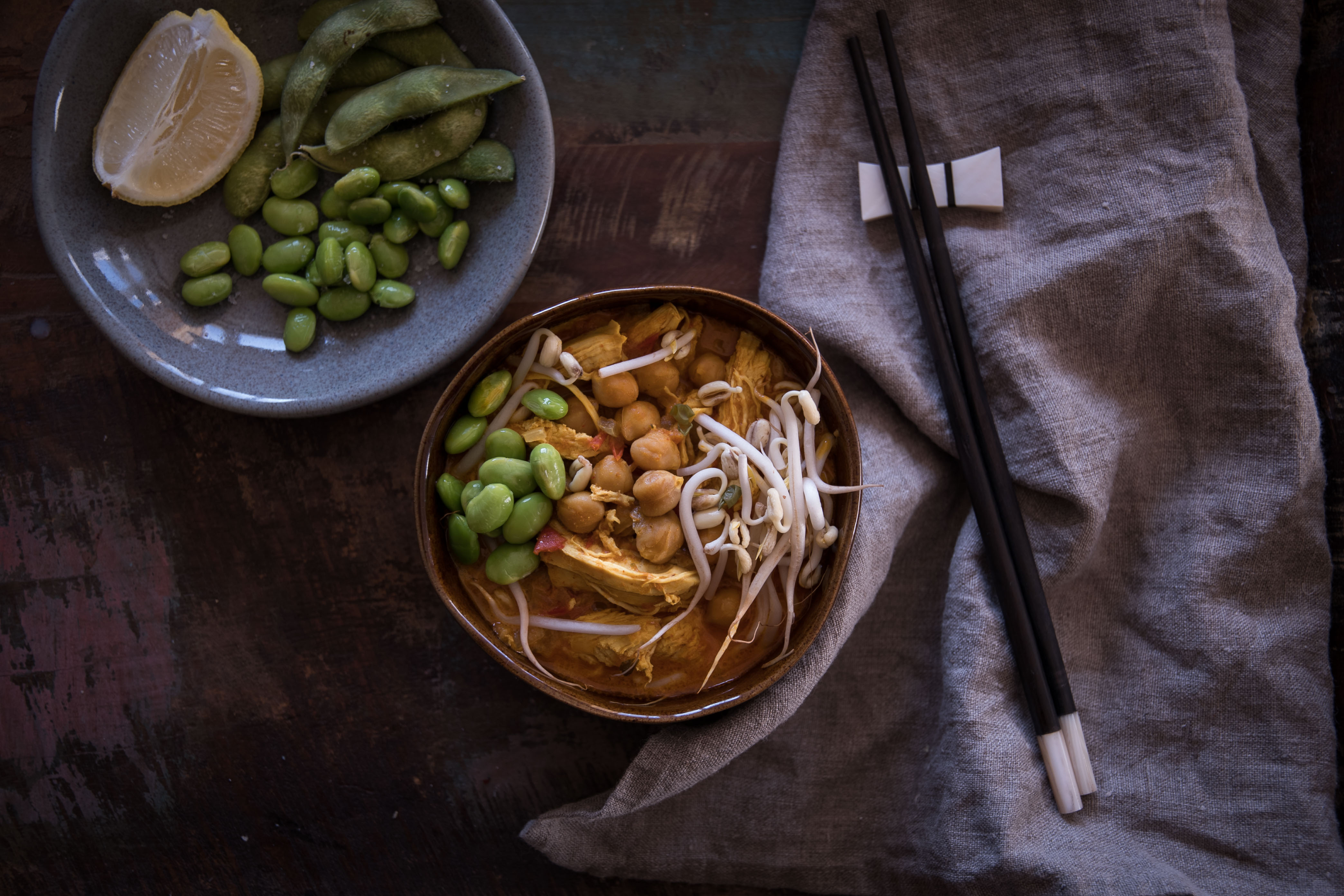 Curry-Kokosmilchsuppe mit Reisnudeln