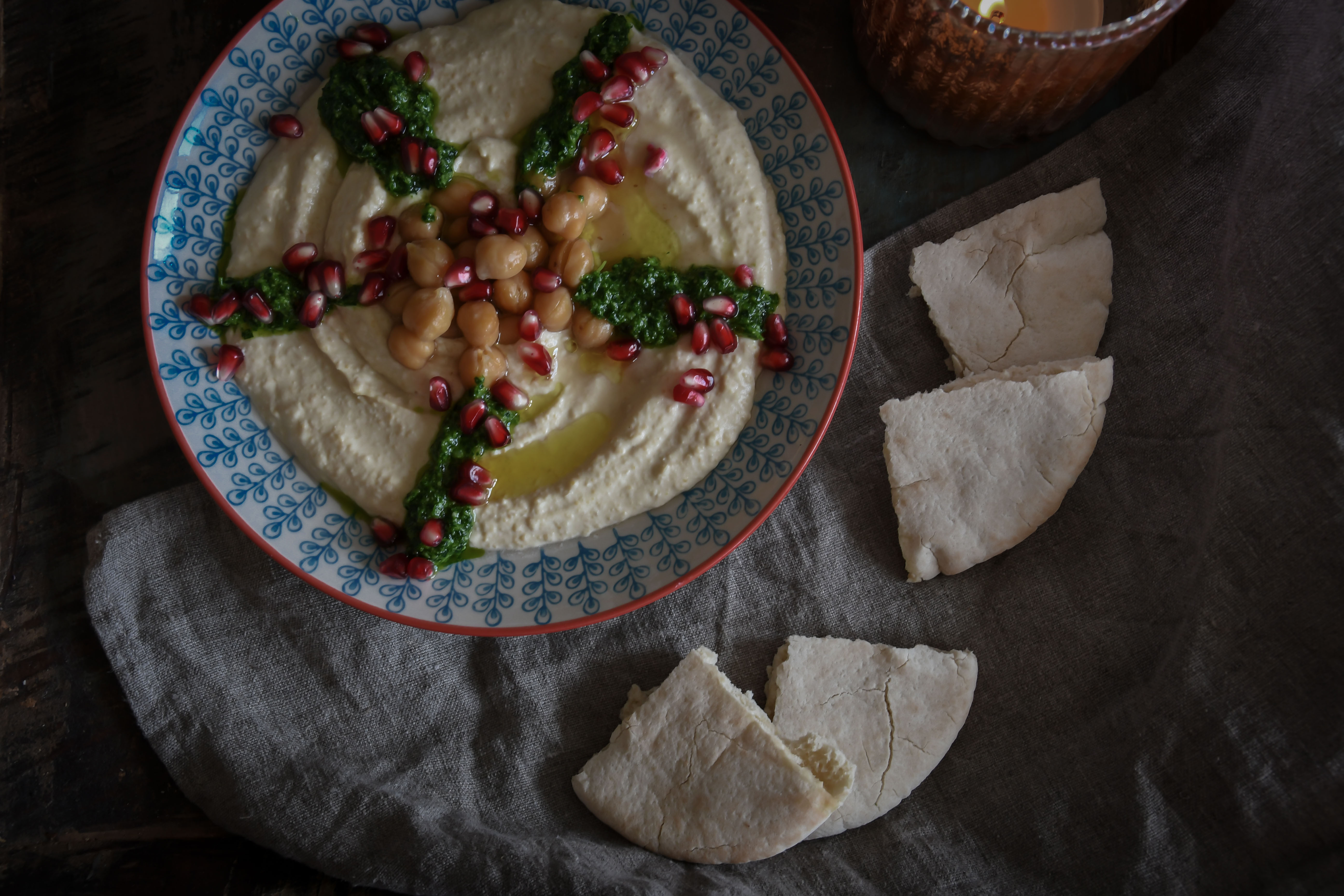 Hummus mit Kräuterpesto