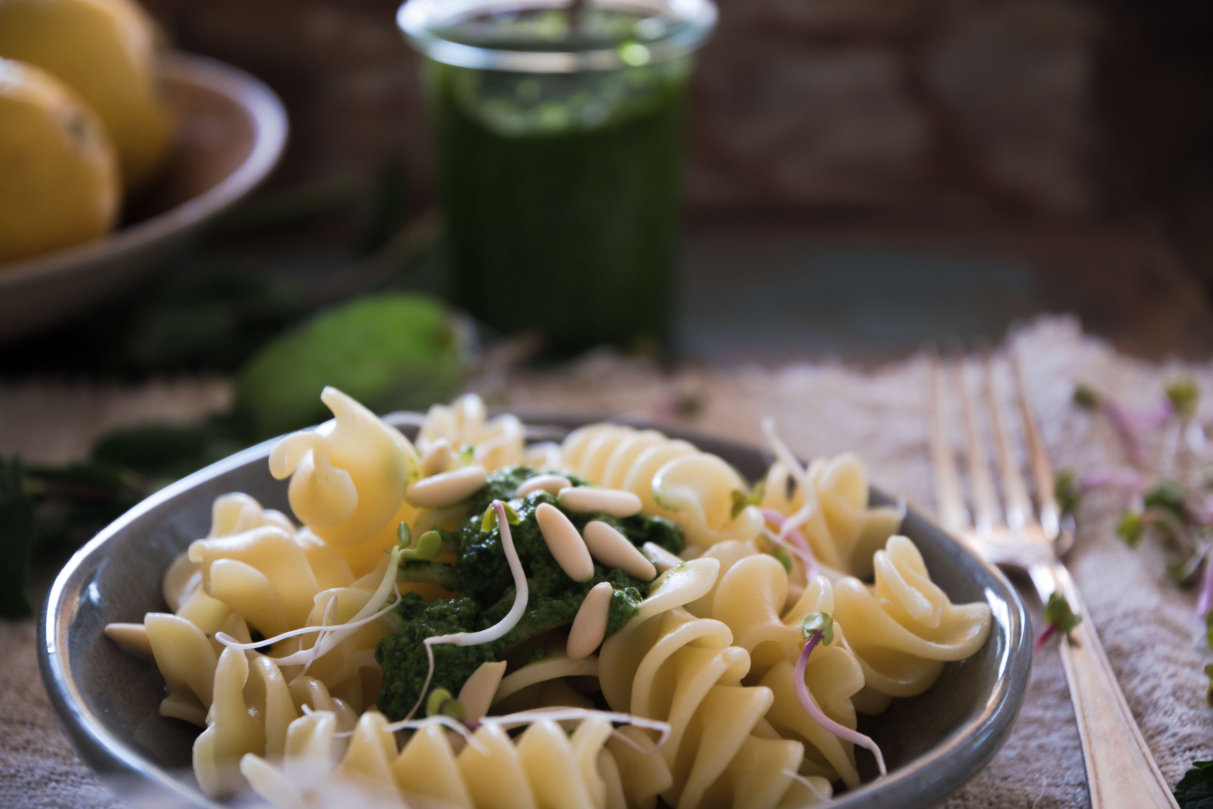 Pasta mit Zitronen-Kräuter-Pesto