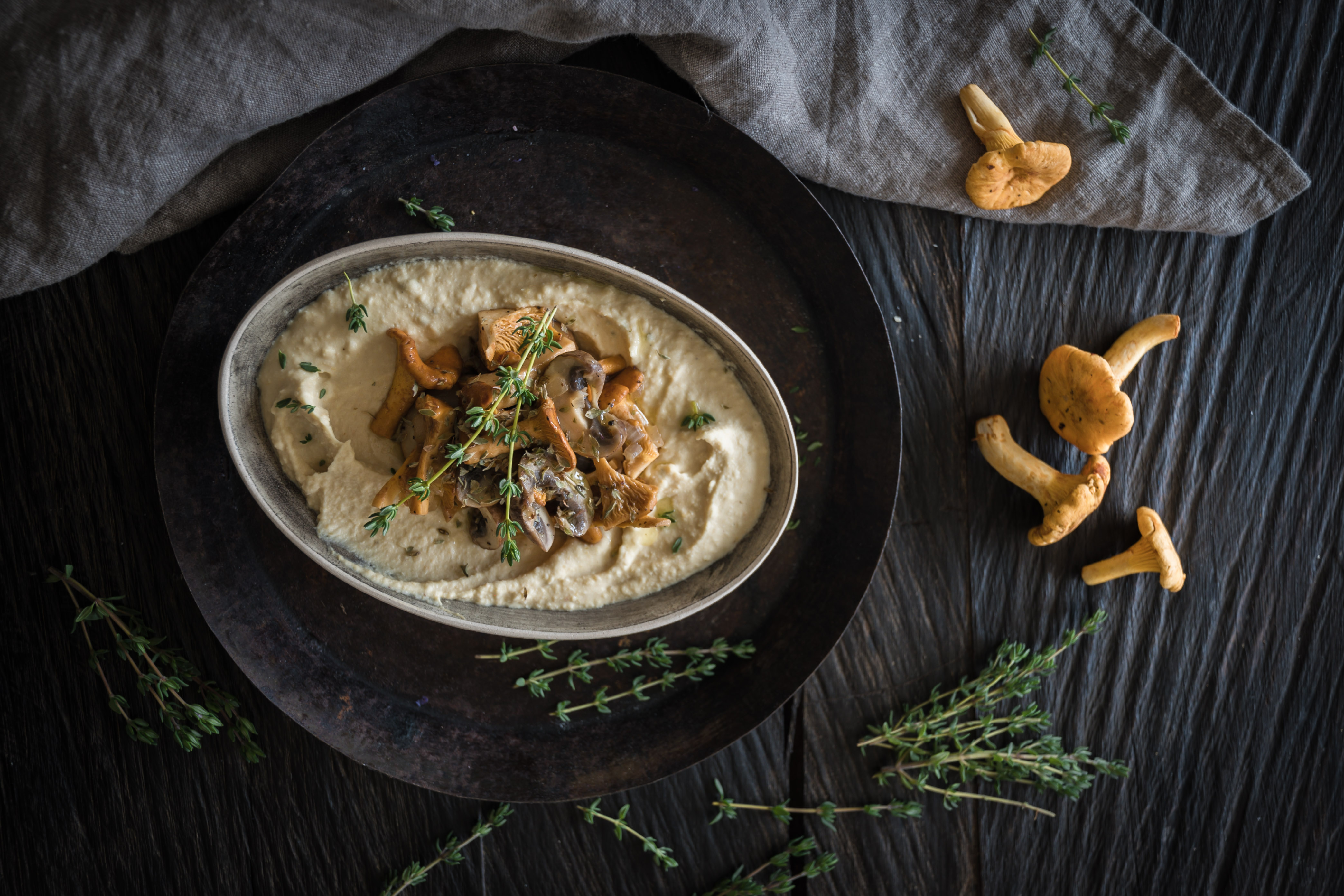 Thymian Hummus mit frischen Pilzen