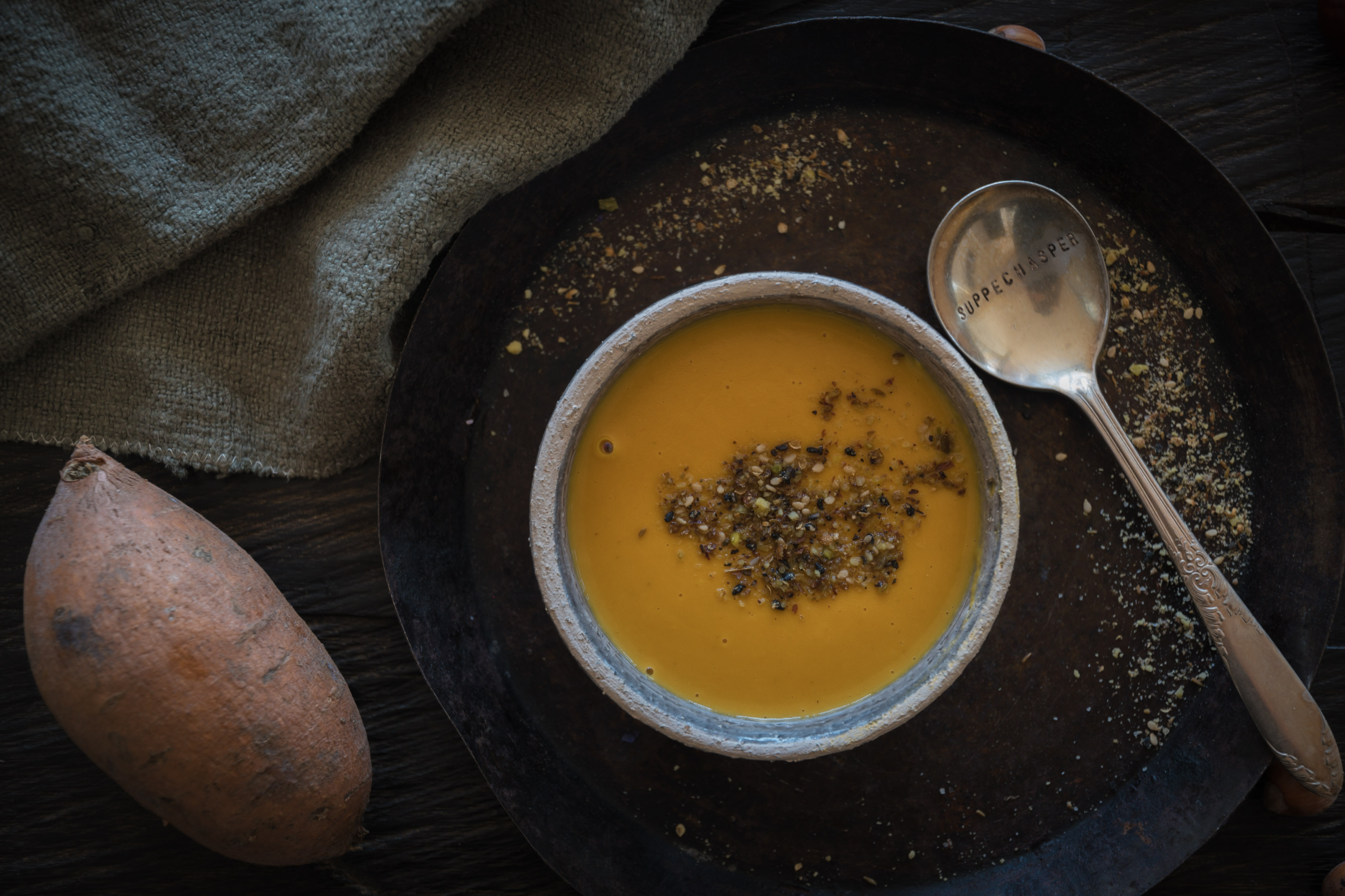 Scharfe Süsskartoffelsuppe mit Cashewmus - Limon Rimon