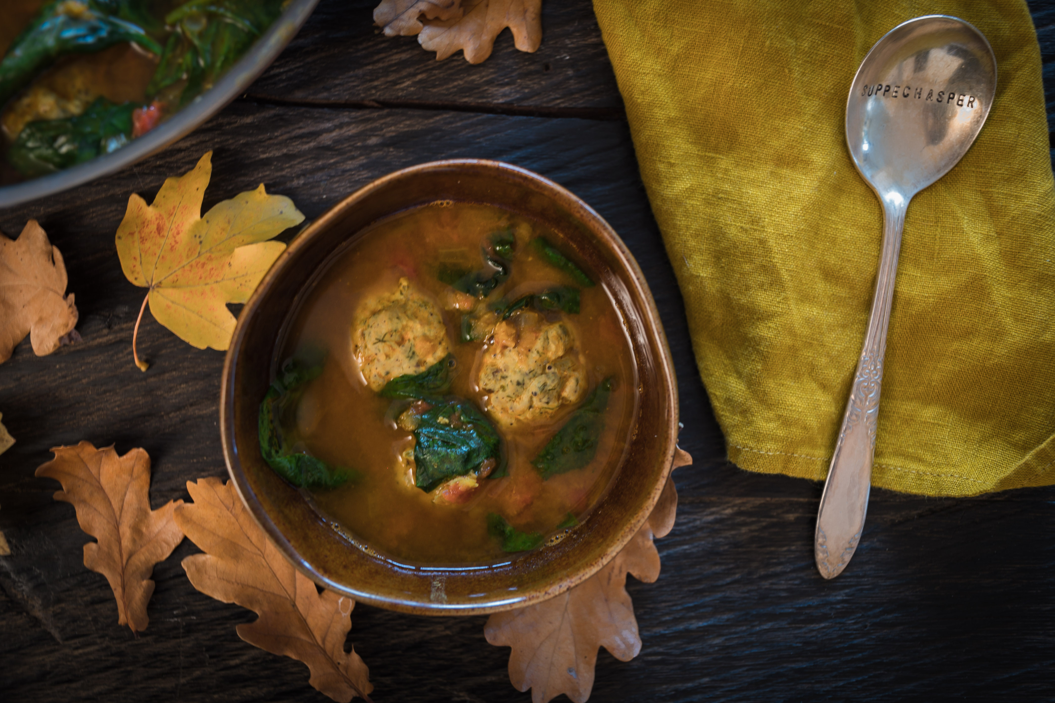 Kurkuma-Curry-Suppe mit Pouletbällchen