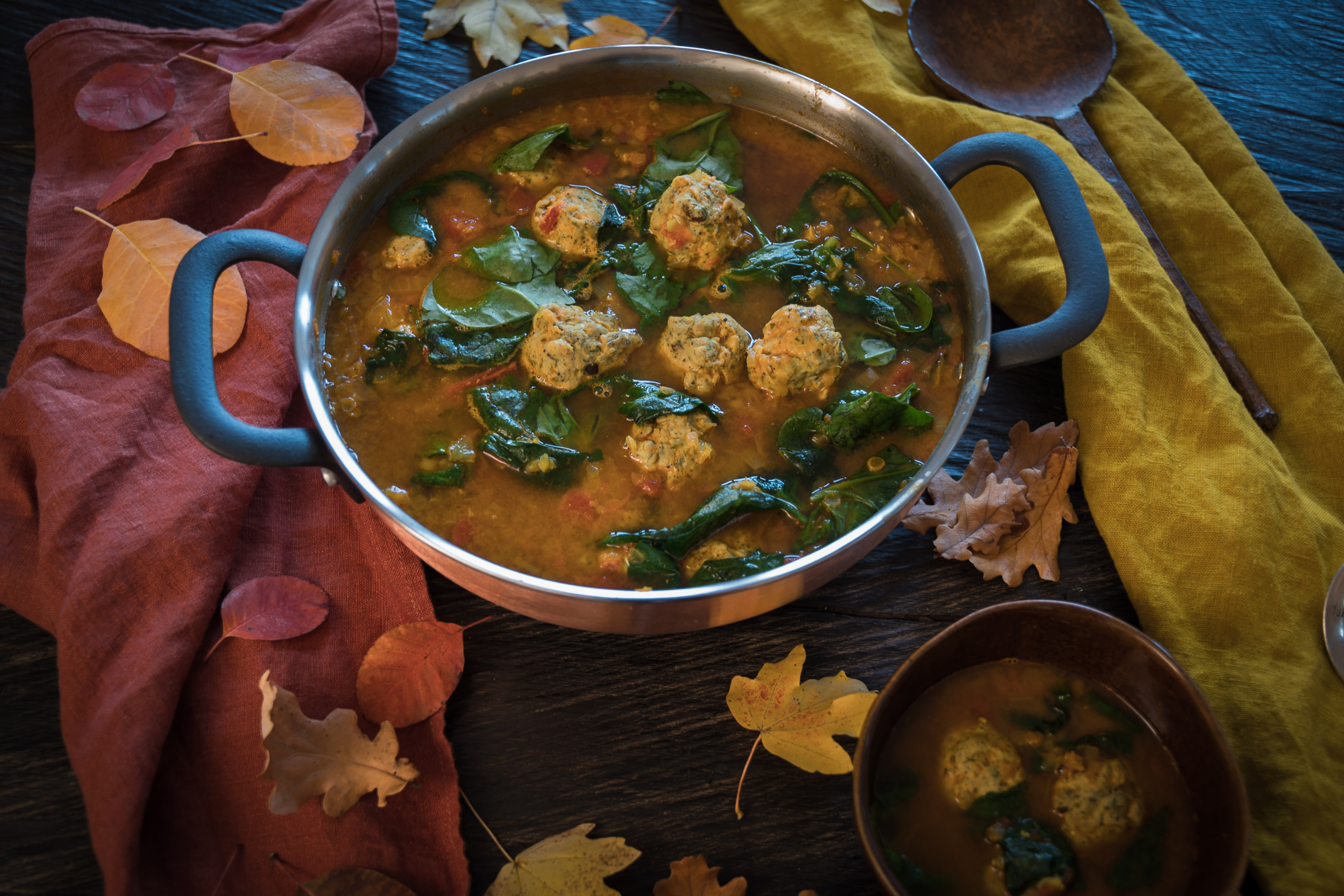 Kurkuma-Curry-Suppe mit Pouletbällchen