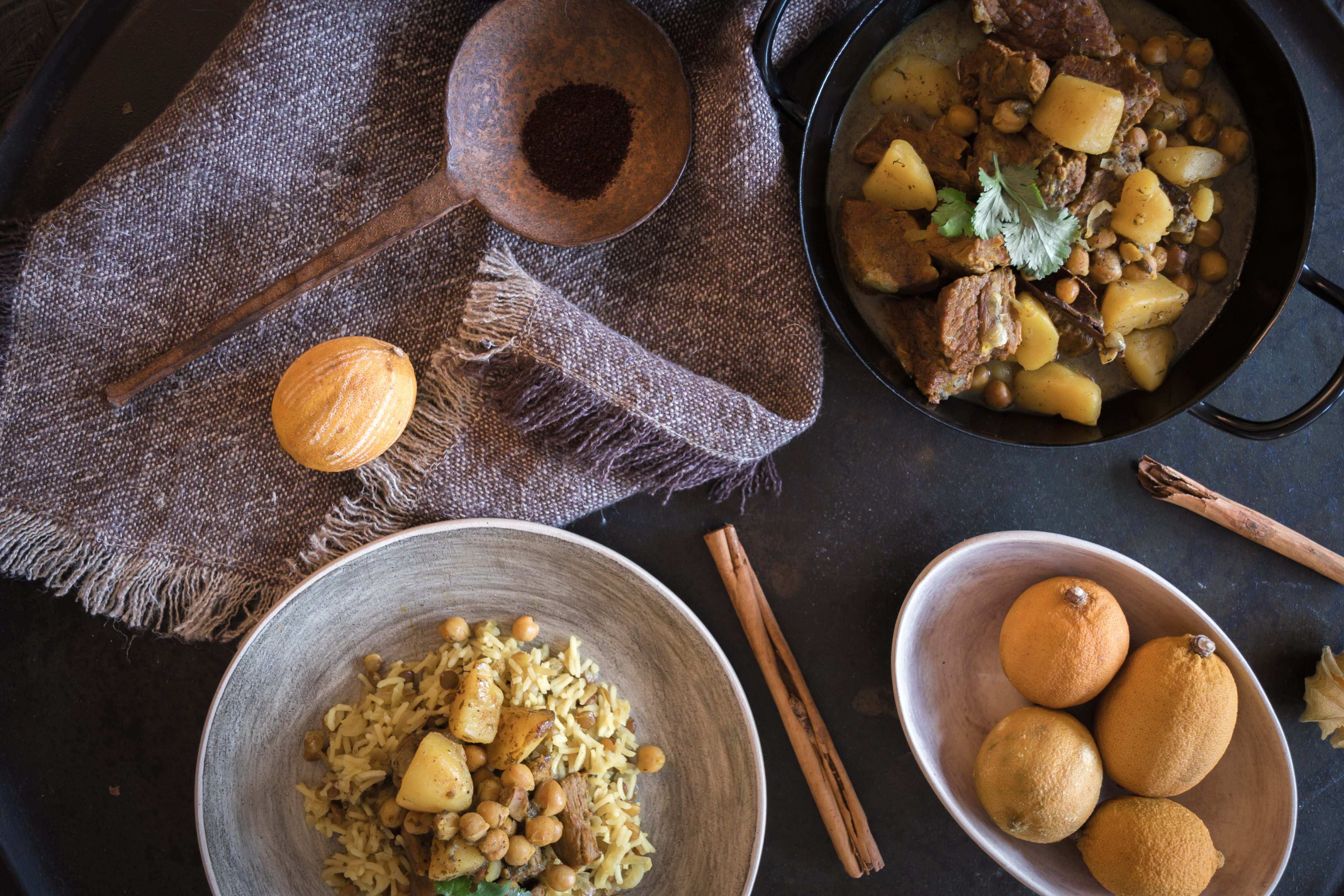 Persischer Eintopf mit Rind, Kartoffeln und Kichererbsen