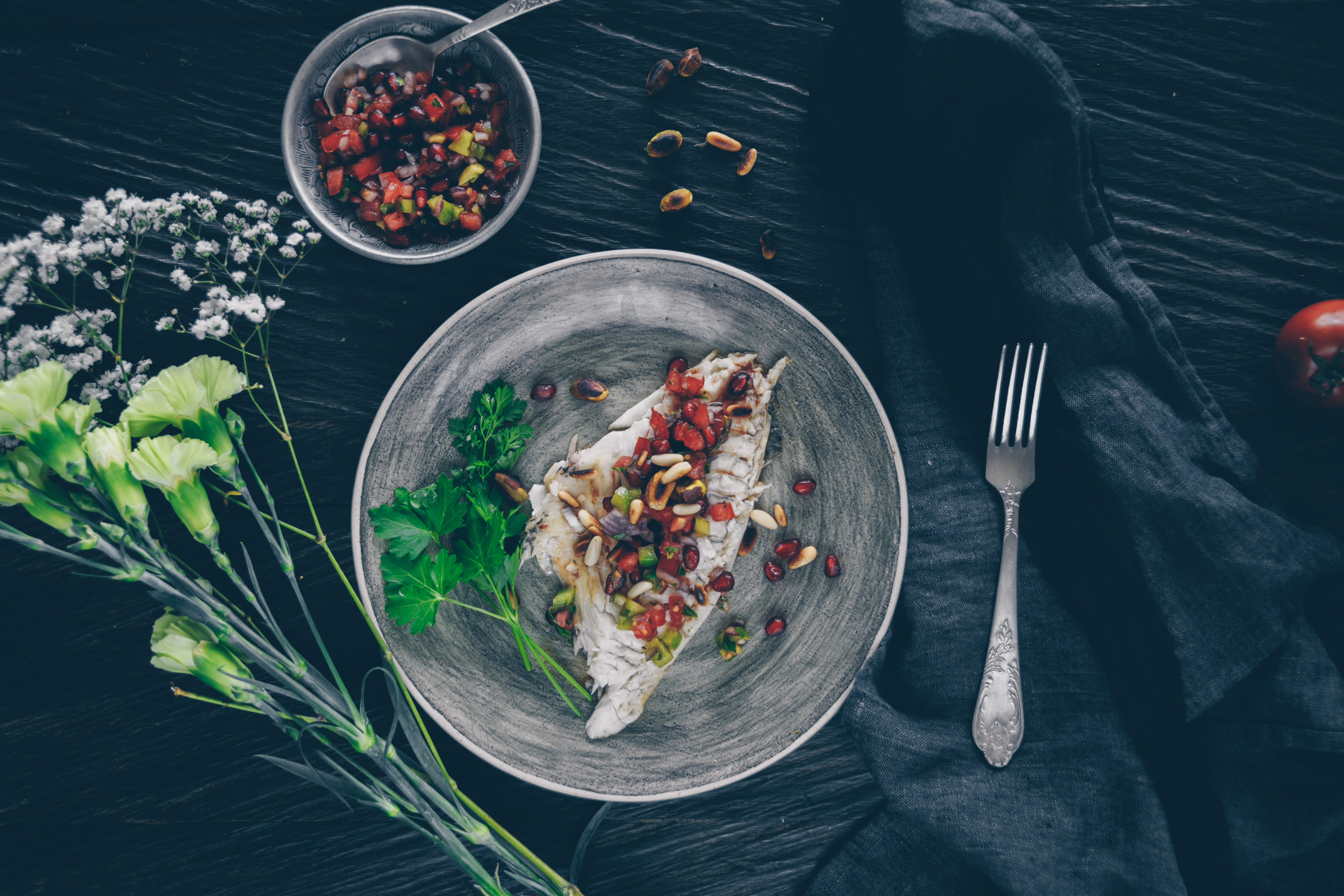 grillierte Dorade mit Tomaten-Granatäpfel Salsa