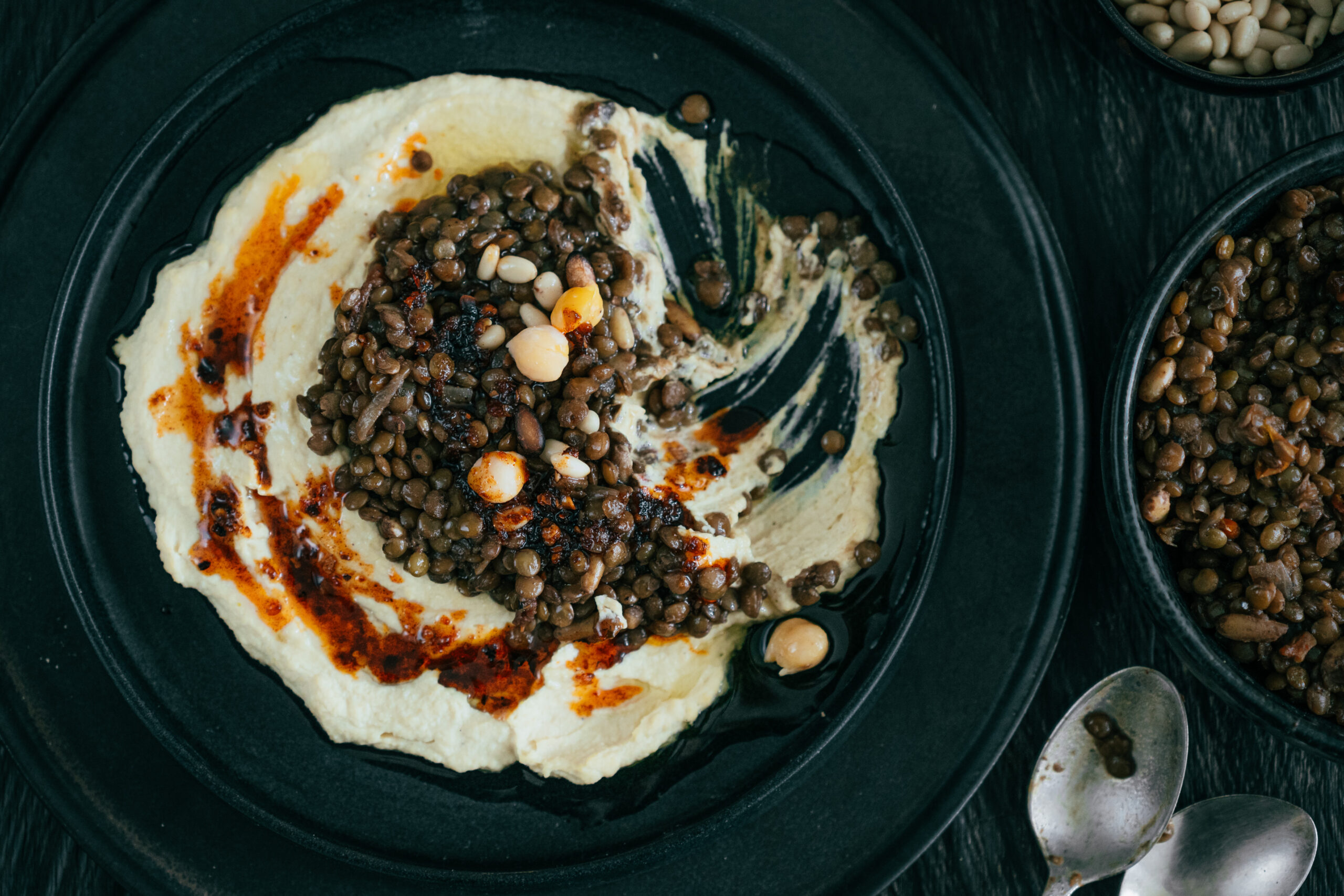 Hummus mit Baharat-Linsen