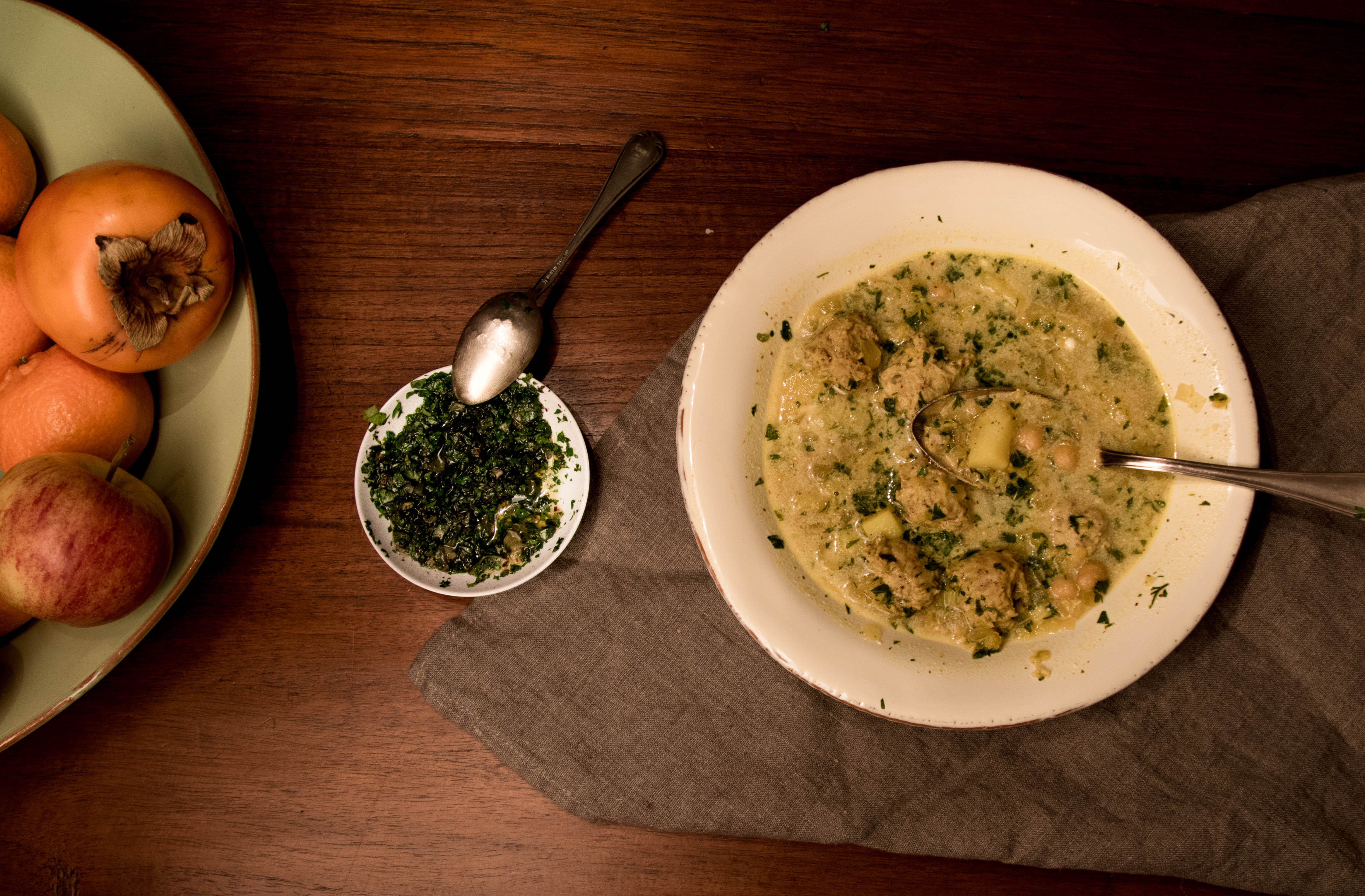 Jogurtsuppe mit ganz vielen Kräutern und Zitronenpesto - Limon Rimon