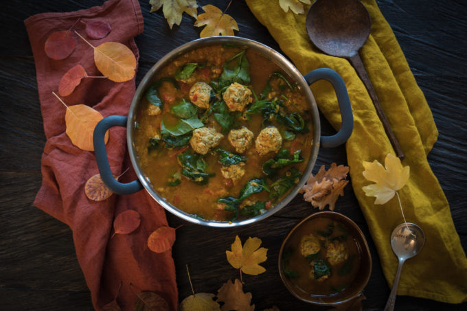 Kurkuma-Curry-Suppe mit Pouletbällchen