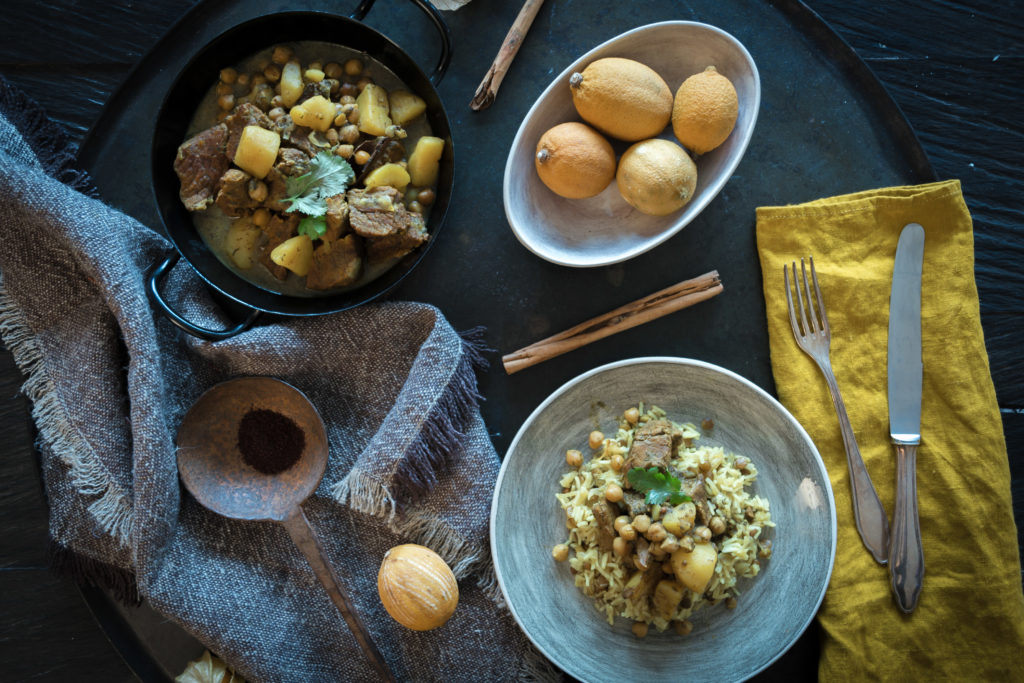 Persischer Eintopf mit Rind, Kichererbsen und Kartoffeln