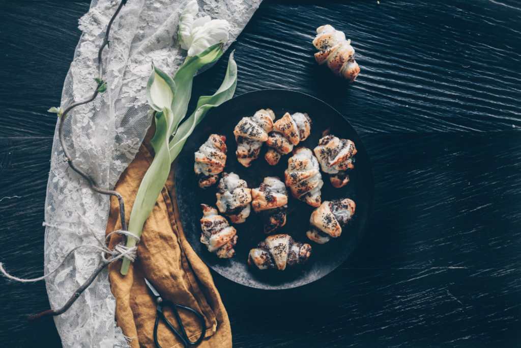 Rugelach, Gipfeli mit einer Tahini-Mohnfüllung