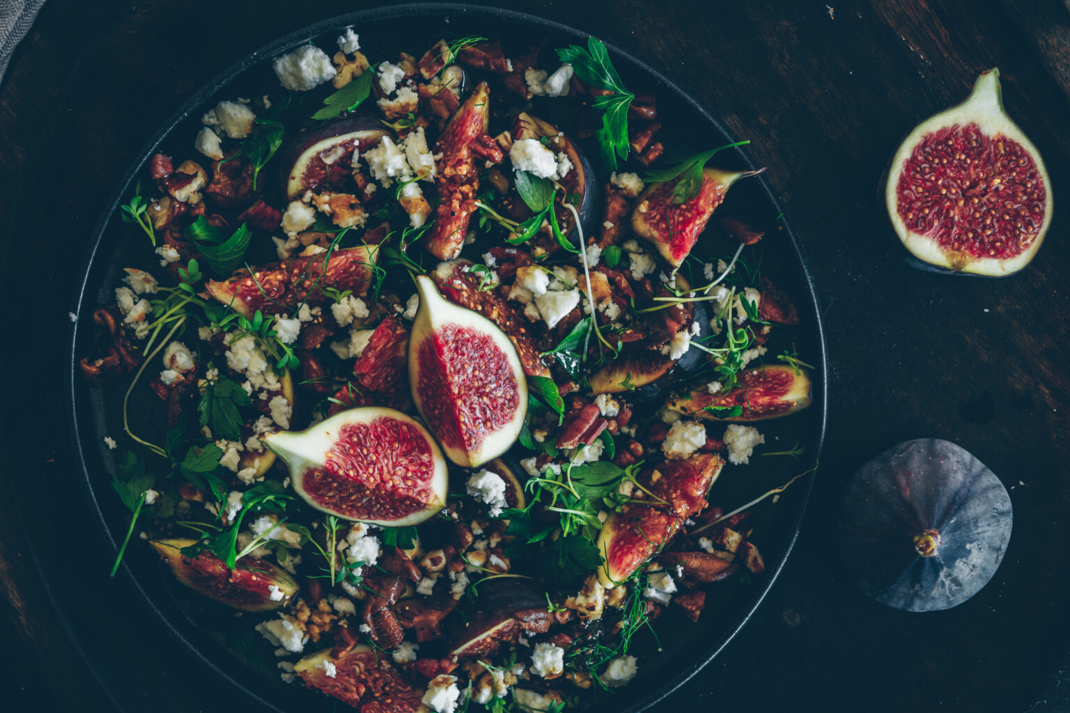 Feigensalat an Honigdressing mit sautierten Pilzen, Nüssen, Feta und ... Feigensalat an Honigdressing mit sautierten Pilzen, Nüssen, Feta und ...