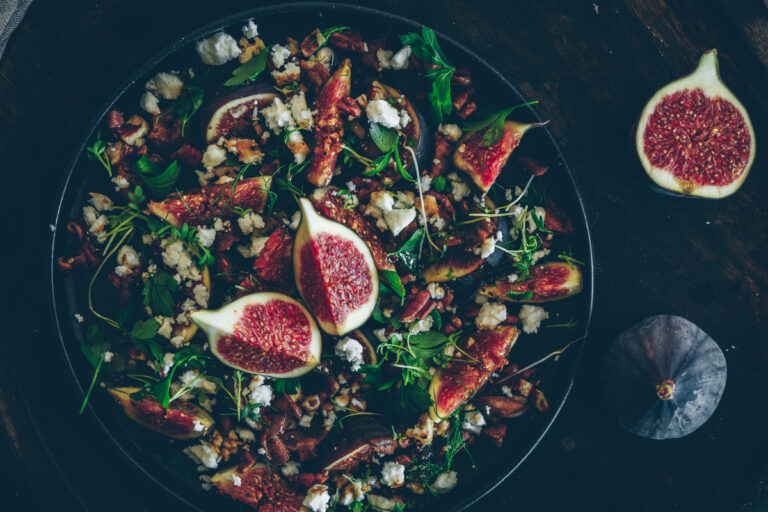 Feigensalat an Honigdressing mit sautierten Pilzen, Nüssen, Feta und ... Feigensalat an Honigdressing mit sautierten Pilzen, Nüssen, Feta und ...