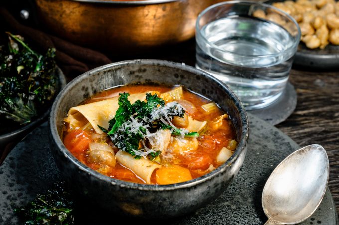 Knusprige weisse Bohnen und Federkohl für den Crunch